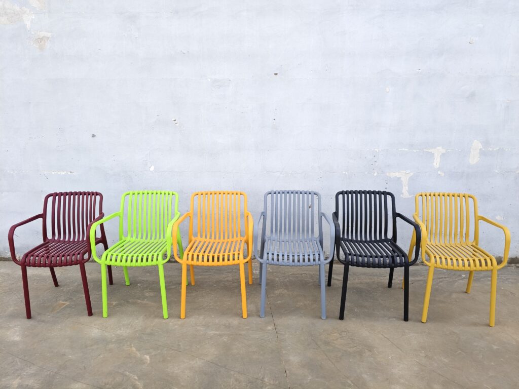 Chaise Kanari avec accoudoir