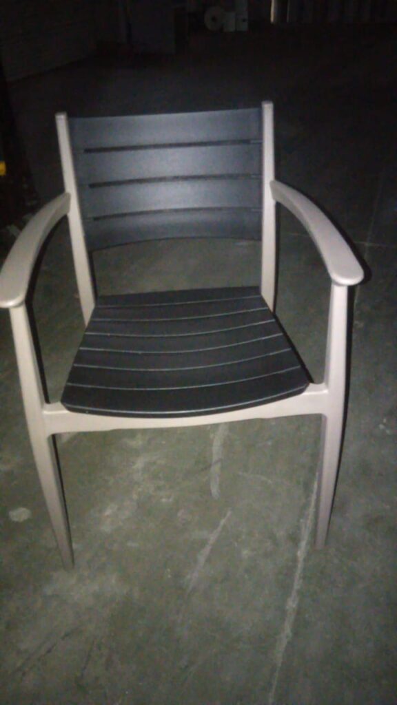 Chaise Regnom avec accoudoir